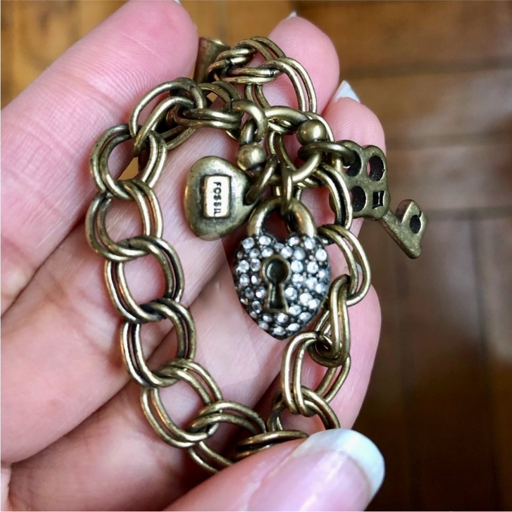 FOSSIL Antiqued Gold “Key to My Heart” Charm Bracelet with free Gift Bag - Picture 7 of 7